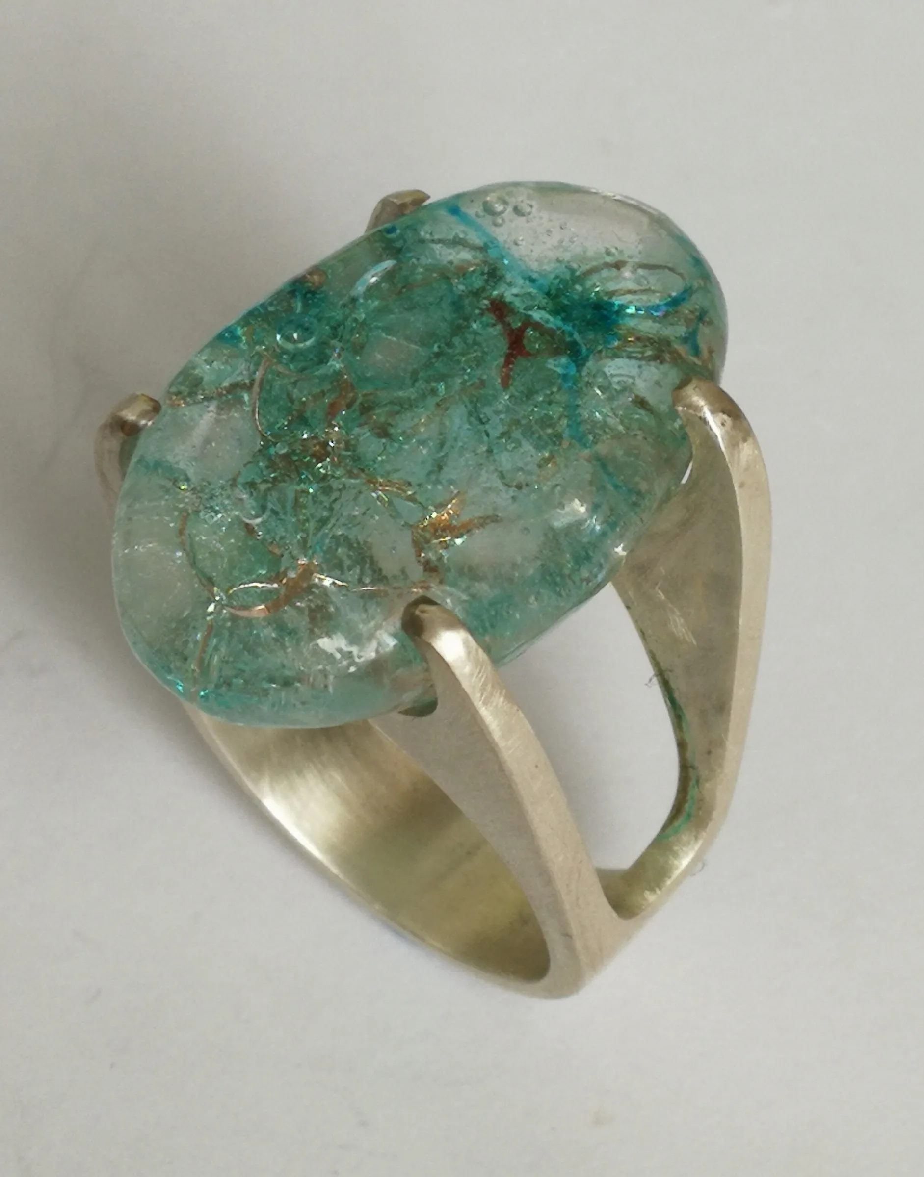 Anillo en vidrio y plata
