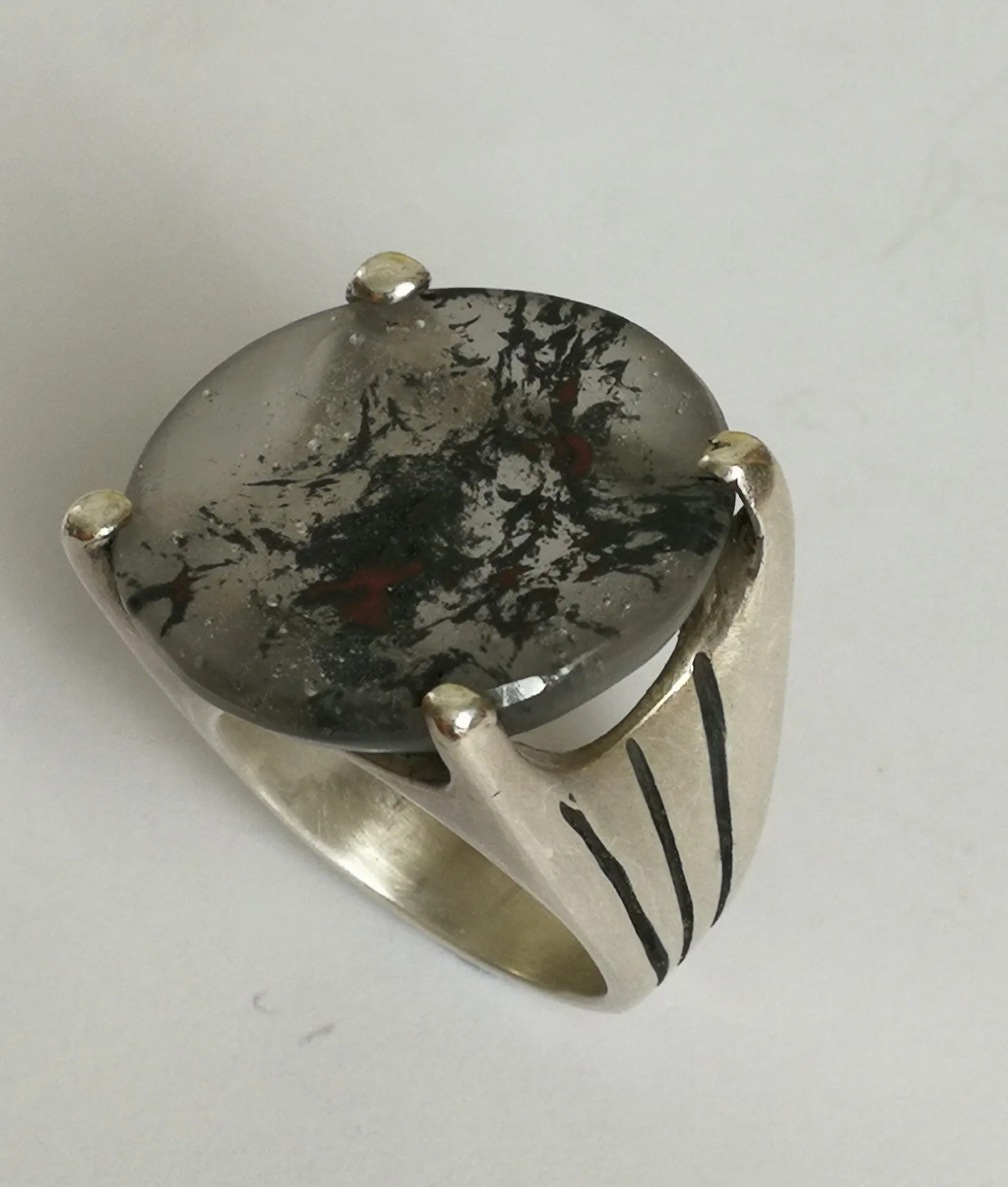 Anillo en vidrio y plata