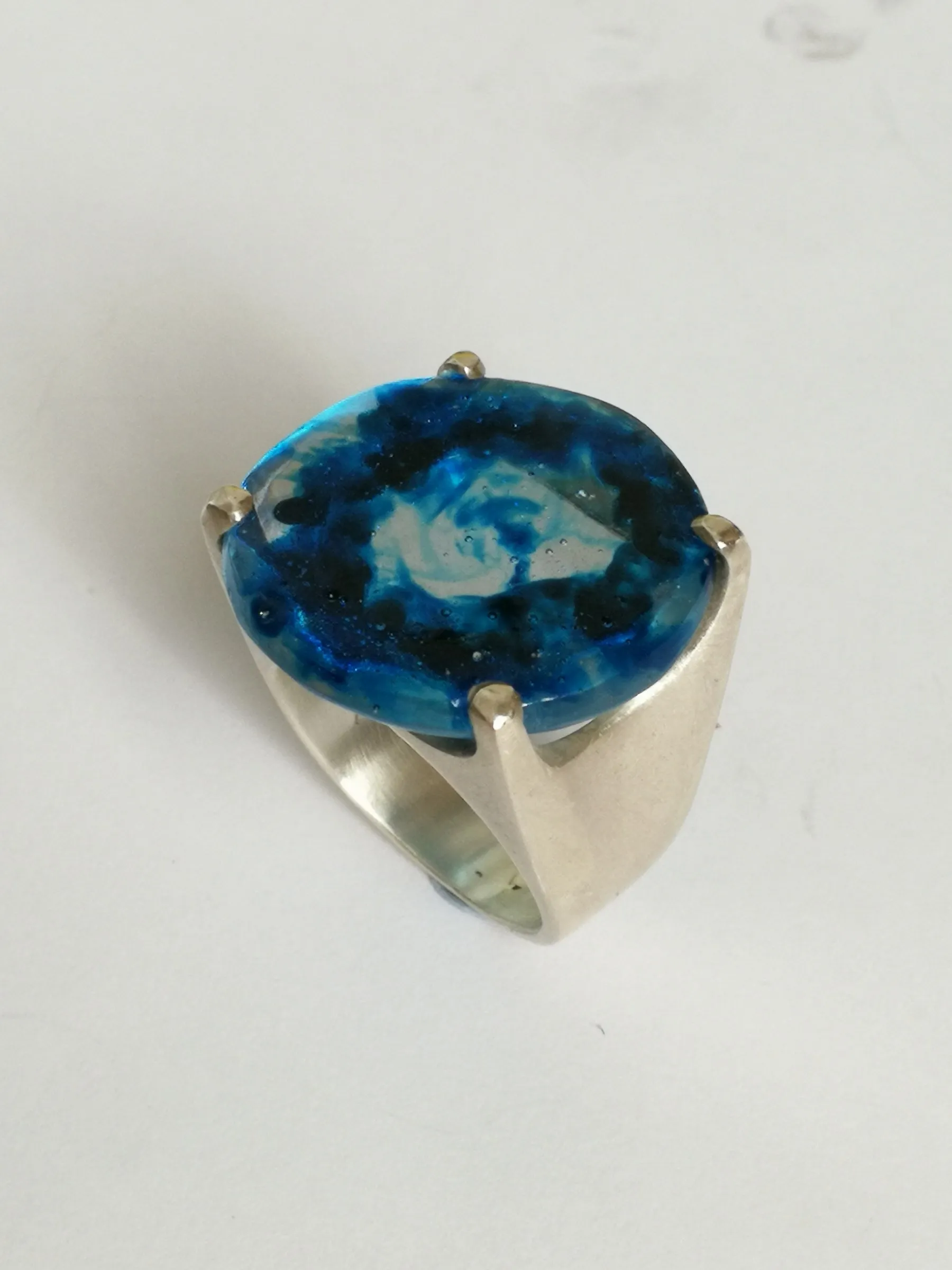 Anillo en vidrio y plata